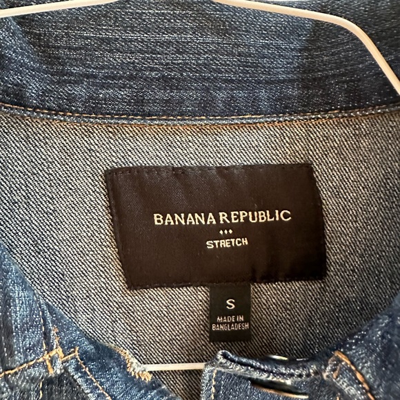 Like new, worn once, Banana Republic dark wash soft w stretch sz S denim jacket - Picture 2 of 6